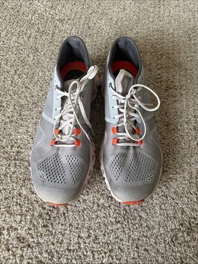 OnCloud Women’s Running Shoes Size 9.5 | Great Condition | Worn Lightly